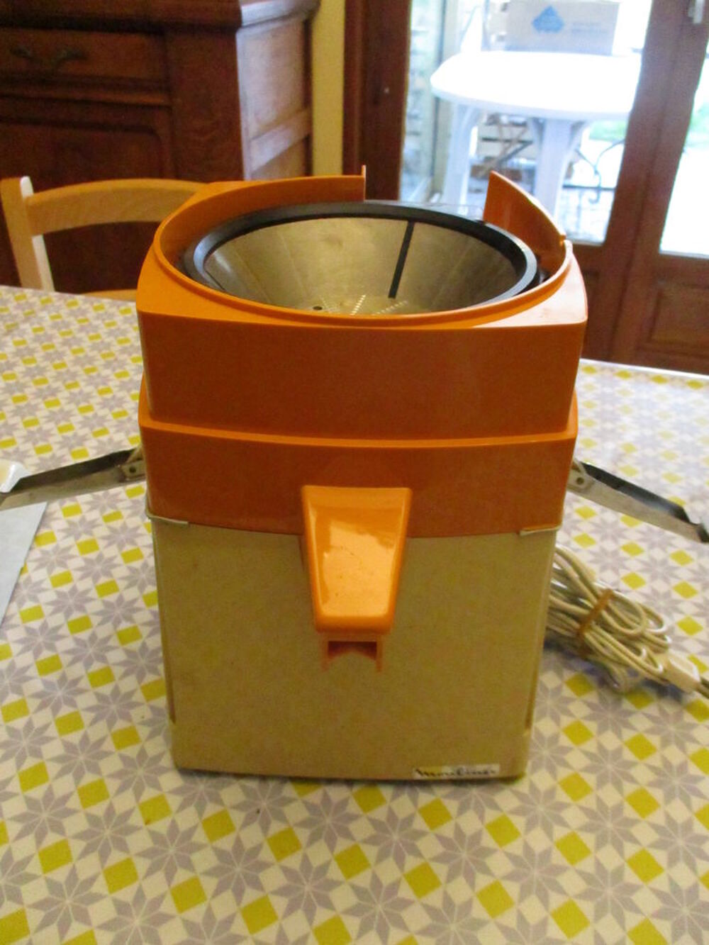centrifugeuse &eacute;lectrique en tr&egrave;s bon &eacute;tat de fonctionnement Electroménager
