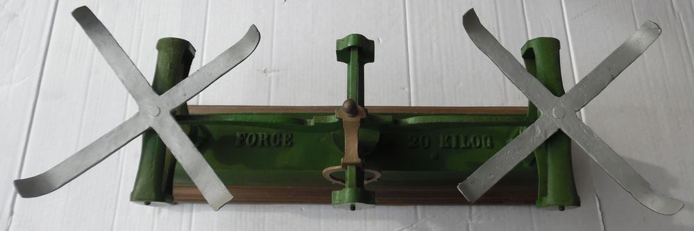 Balance Roberval 20 kg sans plateaux 
fontionne Bricolage