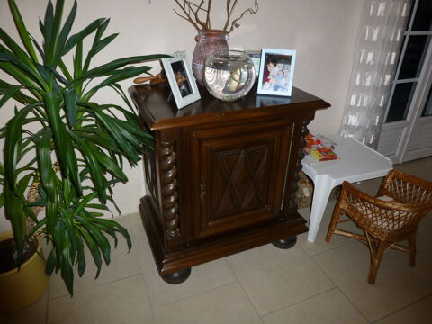 Buffet en bois marron sculpt 300 La Crche (79)