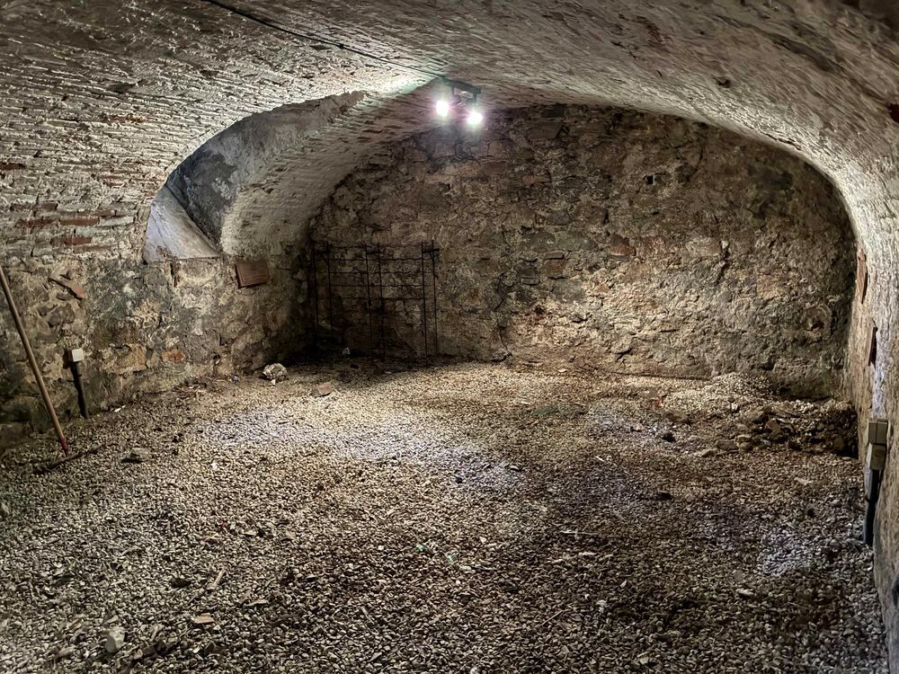 Vente Autre Ancienne cave voûtée de caractère ? 65 m² ? Lot indépendant Toulon