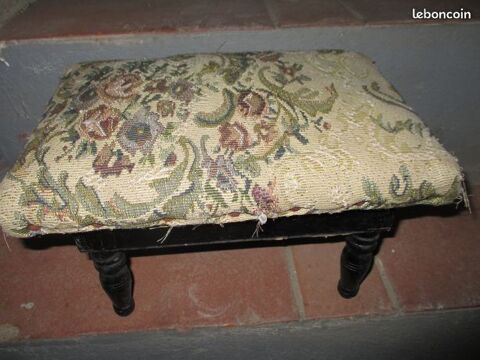 Joli repose pied, petit banc en bois et tissu 50 M�rignies (59)