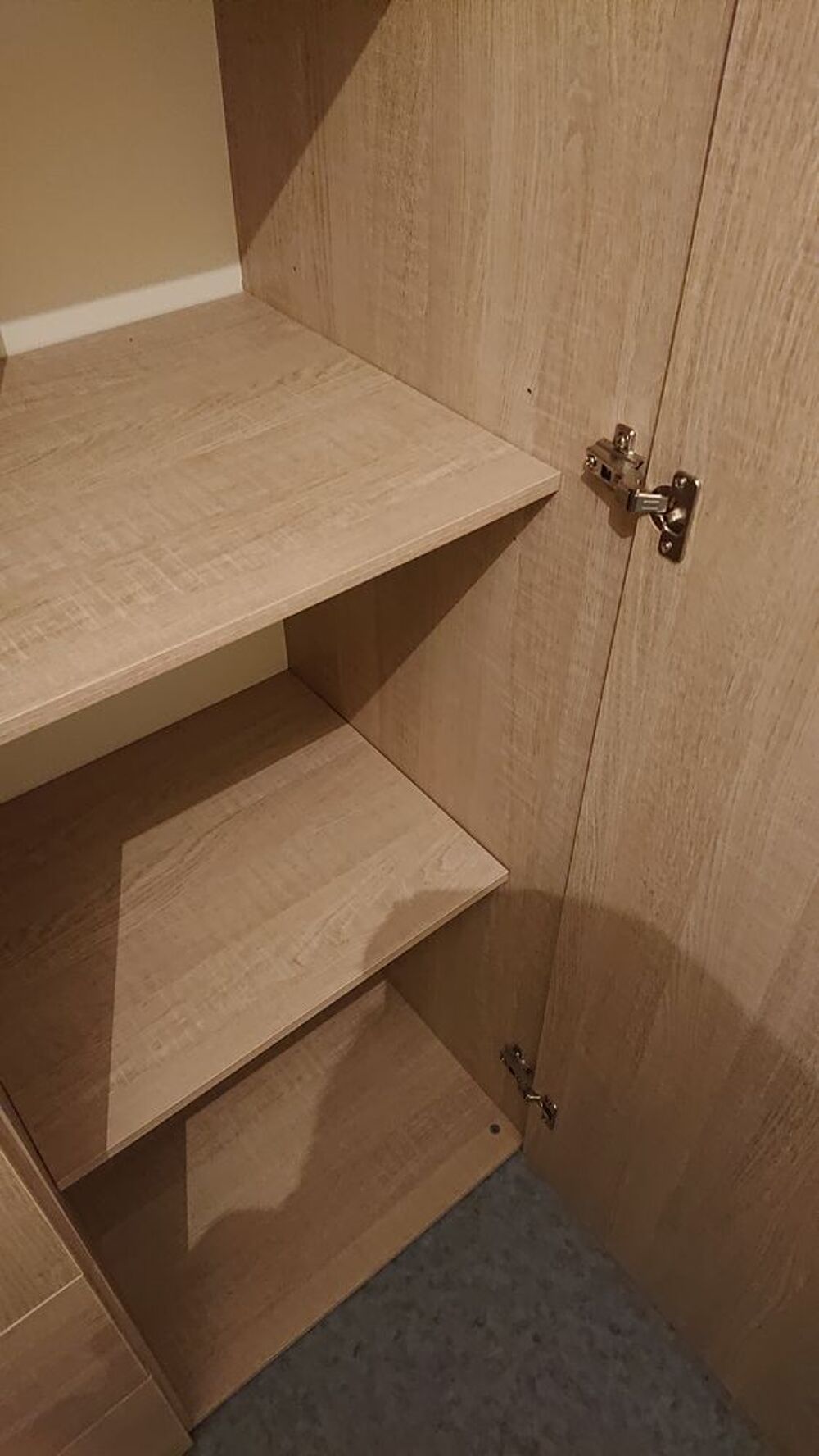 Armoire 3 portes 2 tiroirs 189euro au lieu de 290euro (But) Meubles