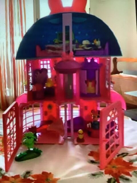 Maison de Minnie avec personnages 14 Six-Fours-les-Plages (83)