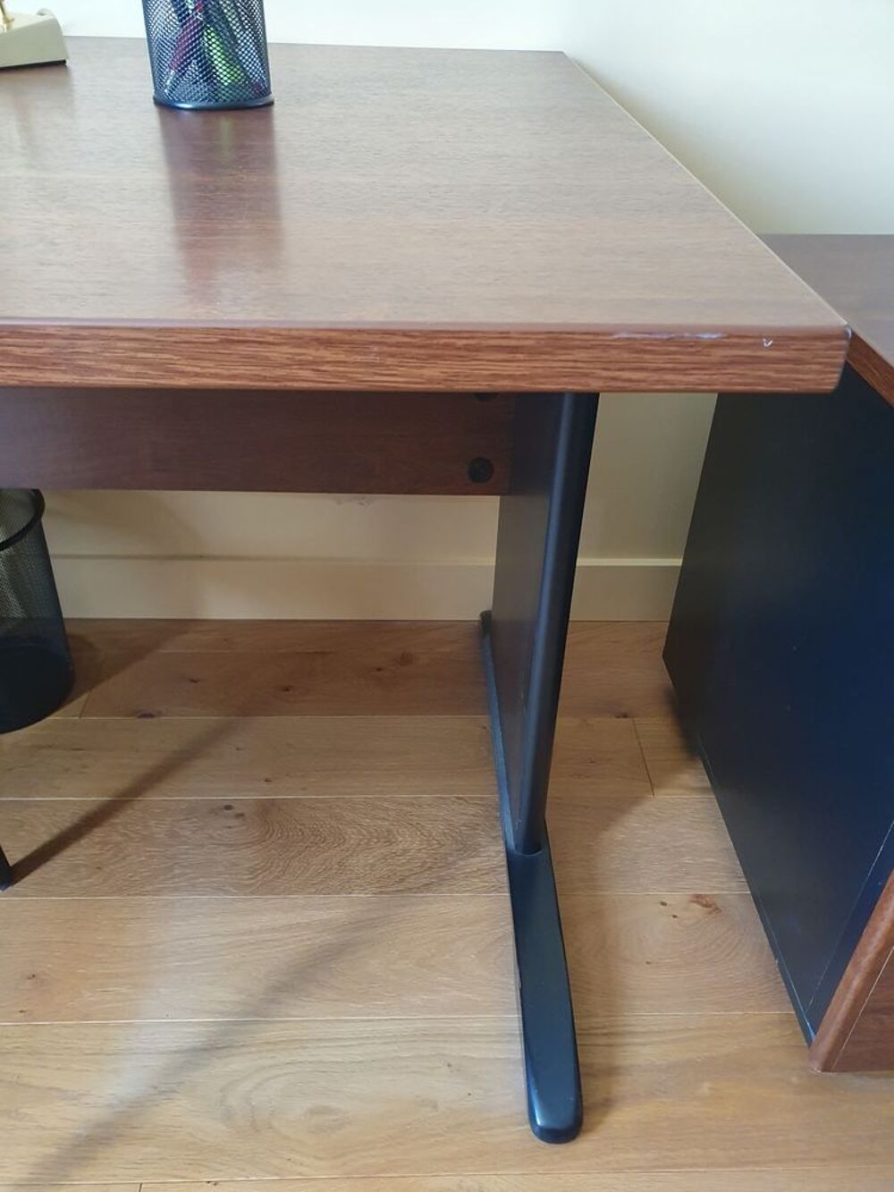 bureau avec caisson. Décoration