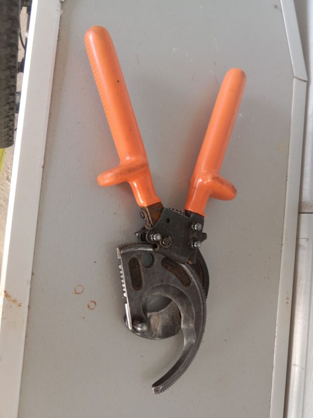 Pince coupe grosse section de c&acirc;ble Bricolage