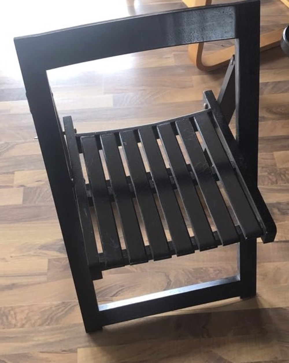 TABLE BOIS NOIR PLIANTE ET 4 CHAISES Meubles