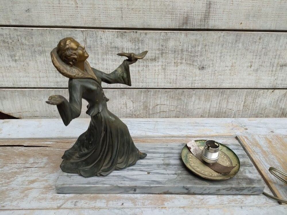 Lampe Art D&eacute;co Sculpture Femme avec Oiseau Décoration
