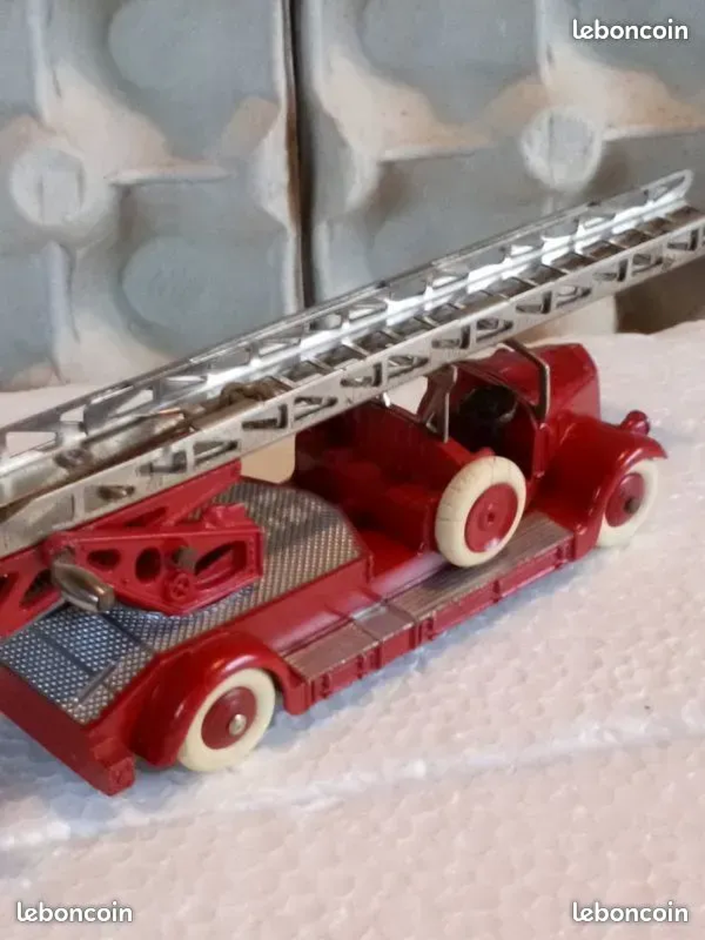 AUTO ECHELLE POMPIER DINKY TOYS 
