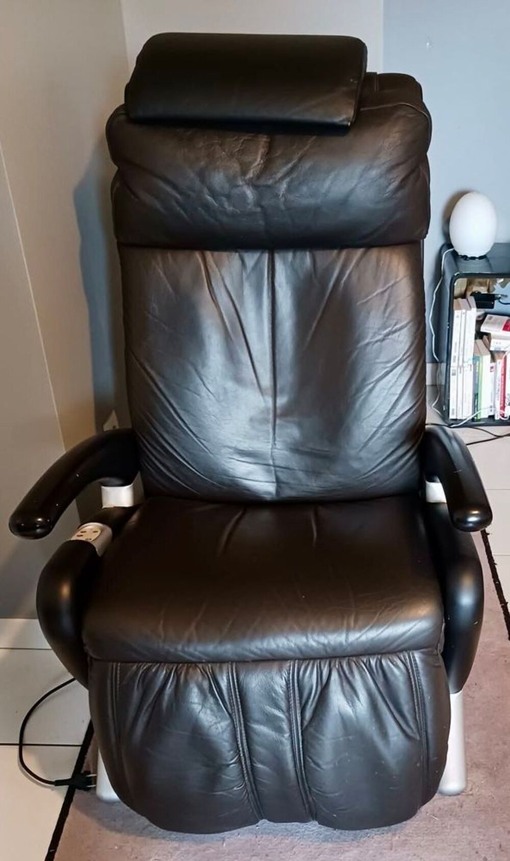 Fauteuil massant Keyton en cuir noir - haut de gamme Meubles