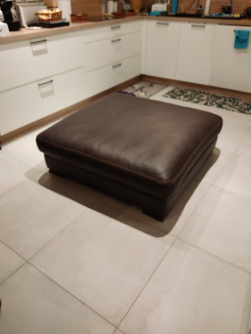 Pouf en cuir marron
Meubles