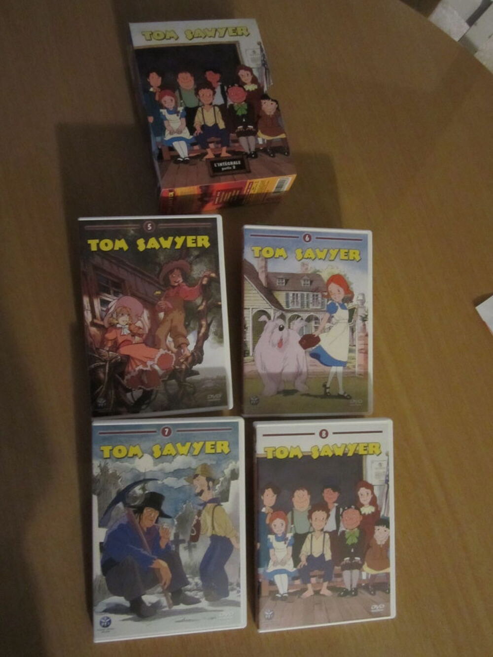 8 DVD de tom Sawyer. Chaque DVD dure 2 h 50 Consoles et jeux vidéos