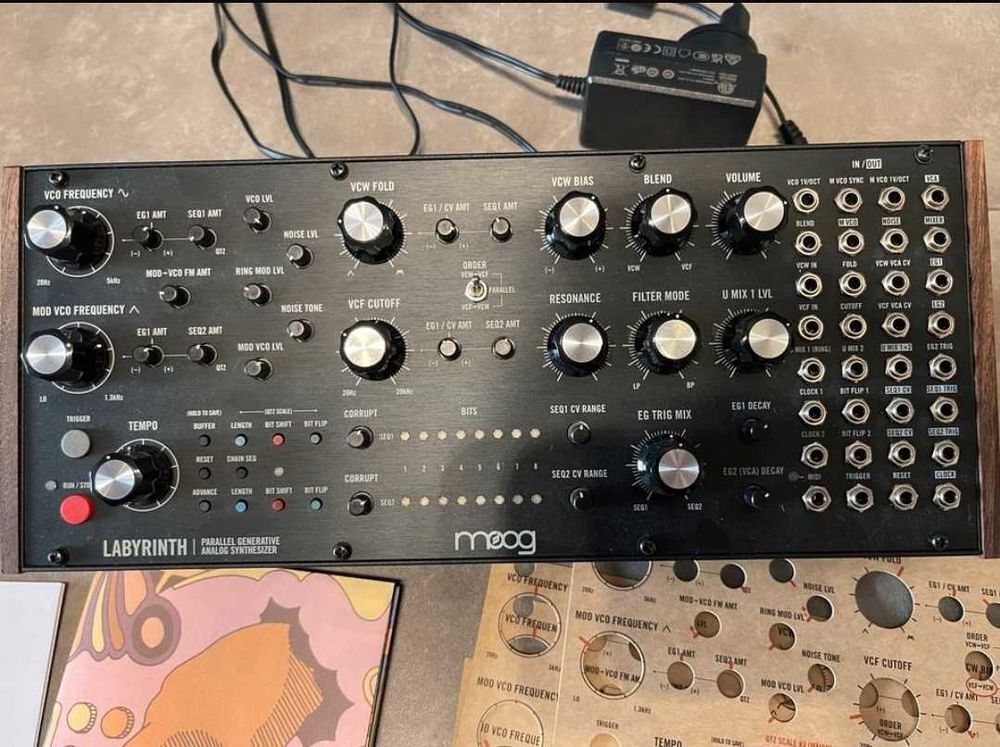 synth&eacute;tiseur analogique Moog labyrinth Instruments de musique