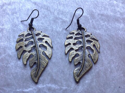 BOUCLES D'OREILLES FEUILLES AJOURÉES Envoi Possible
2 Trégunc (29)