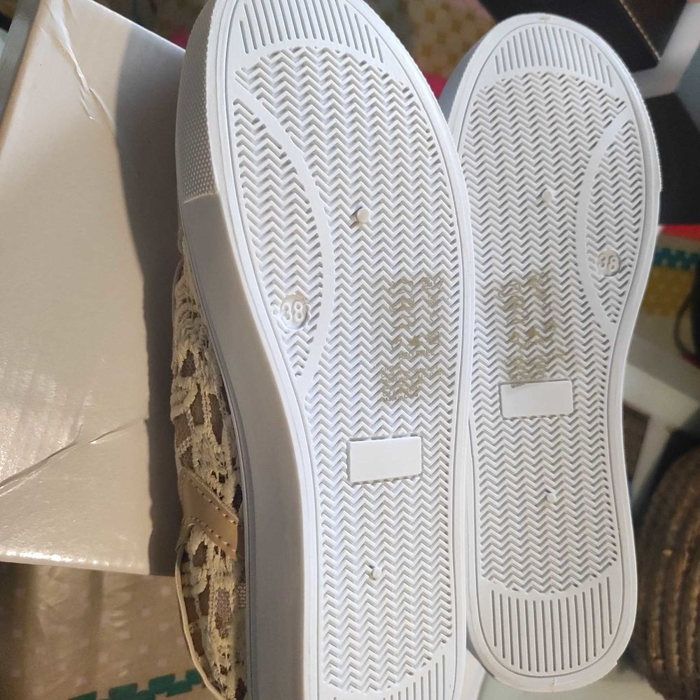 BASKETS FEMME CUIR VEGAN ET CROCHET Chaussures