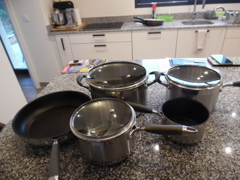Batterie de cuisine (inox) marqueLakeland UK Cuisine