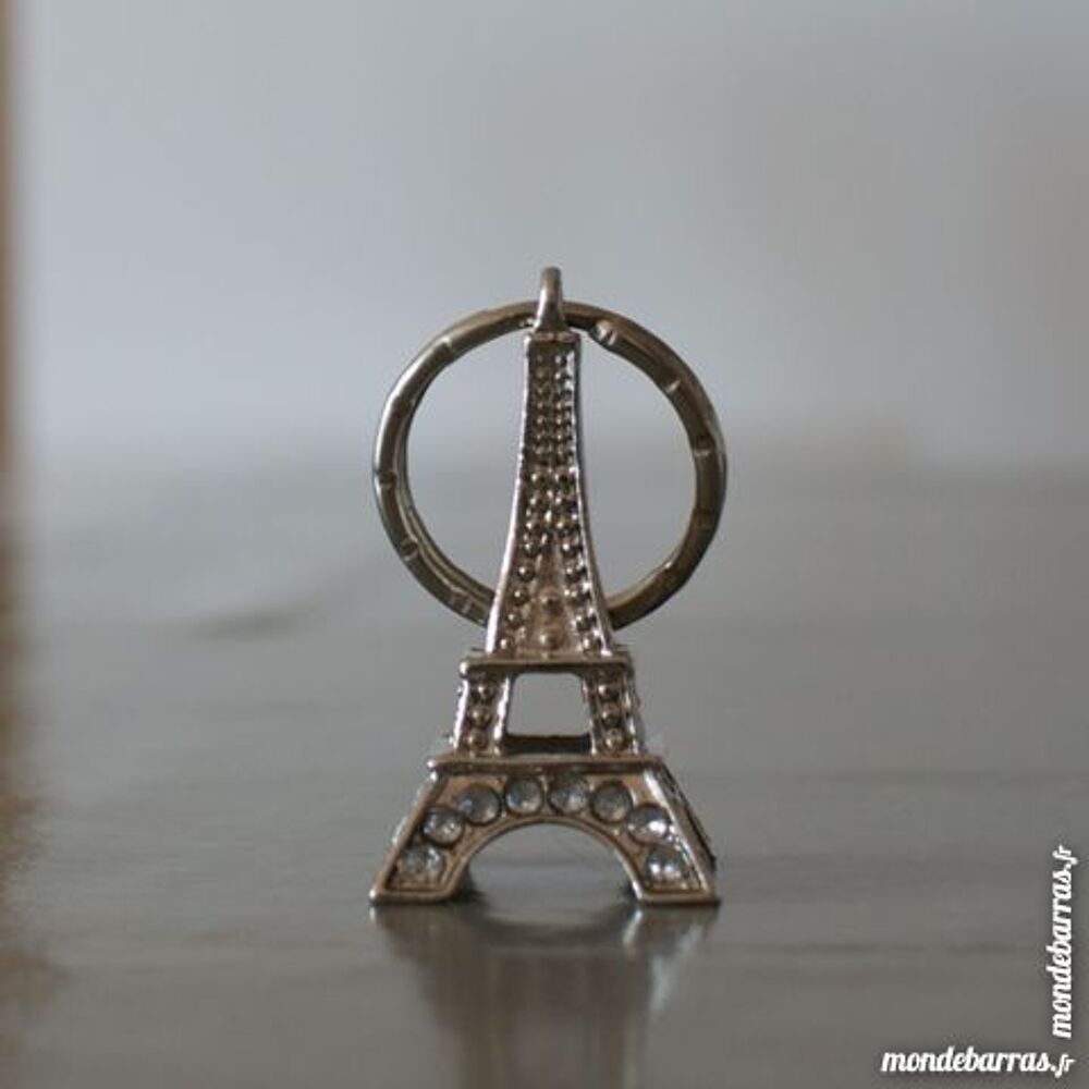 Porte-cl&eacute;s Tour Eiffel strass Maroquinerie