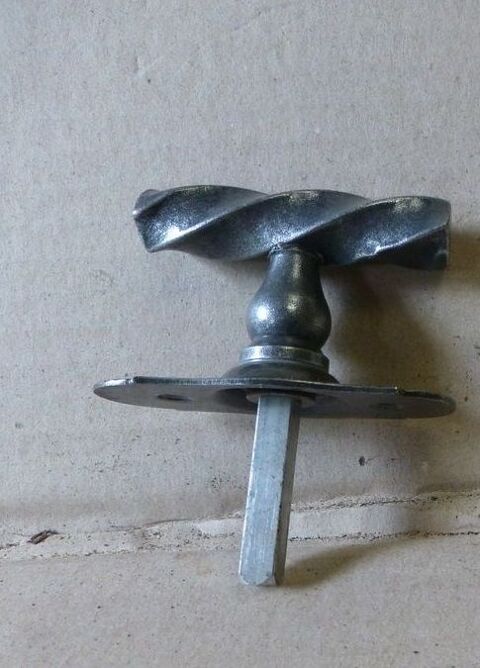 Poign�e fonte tbe 10 Soullans (85)