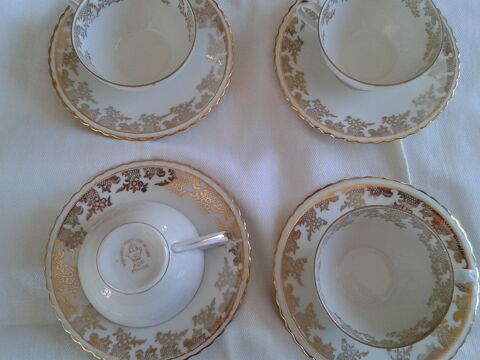 4 tasses à café en porcelaine blanche et dorée anciennes 35 Dijon (21)