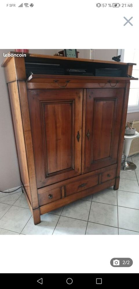 Meuble tv en merisier  de France st faye. 
300e 300 Bouchamps-lès-Craon (53)