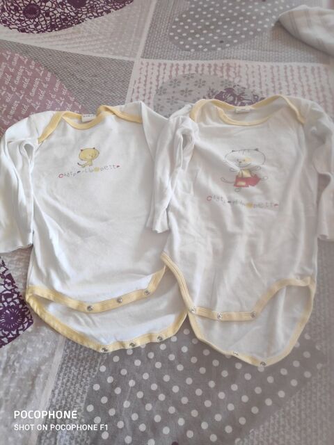 un ensemble de 2 bodies en 36 mois 1 Moosch (68)