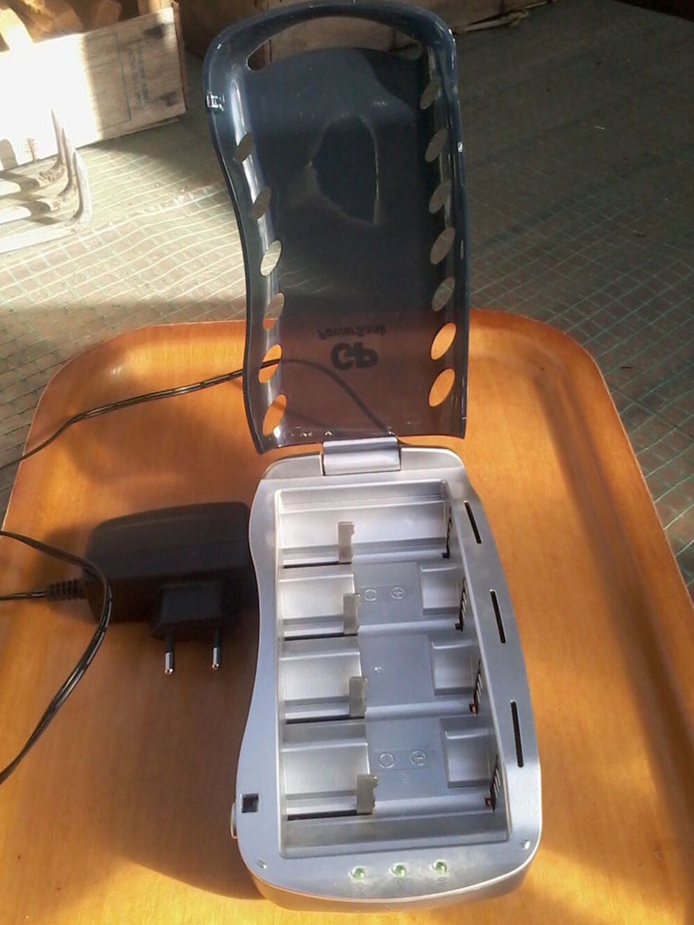 chargeur pour 4 piles Bricolage