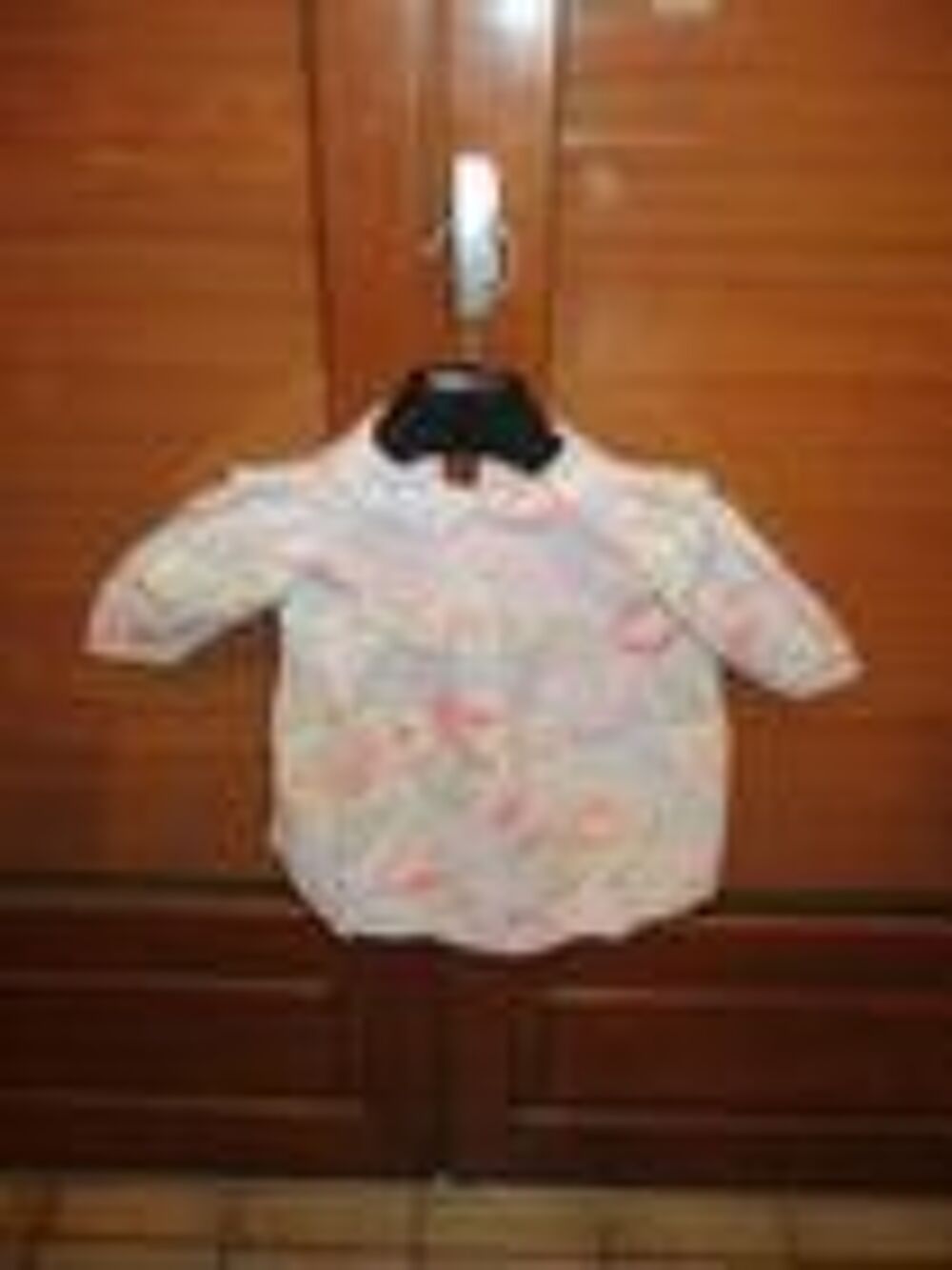 Robe fleurie sur fond rose Vêtements enfants