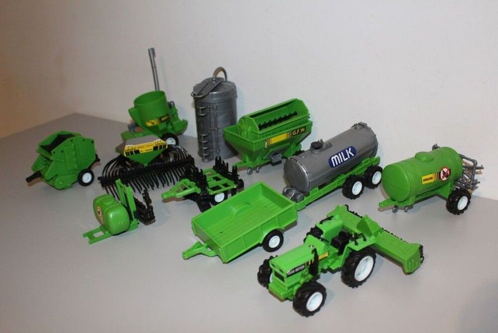 tracteur+accesoires tr&egrave;s bon &eacute;tat Jeux / jouets