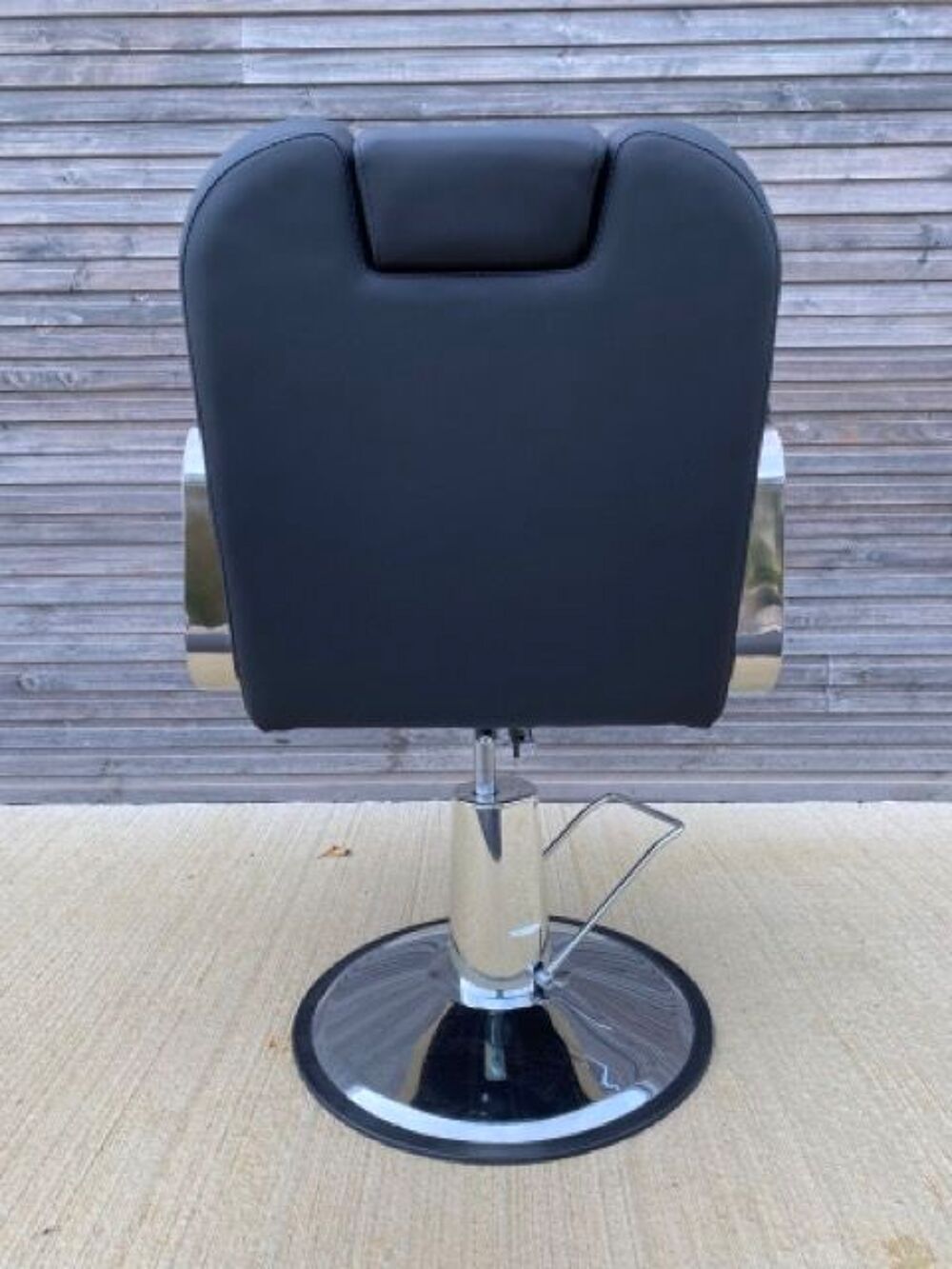 Chaise de qualit&eacute; coiffure barbier. Meubles