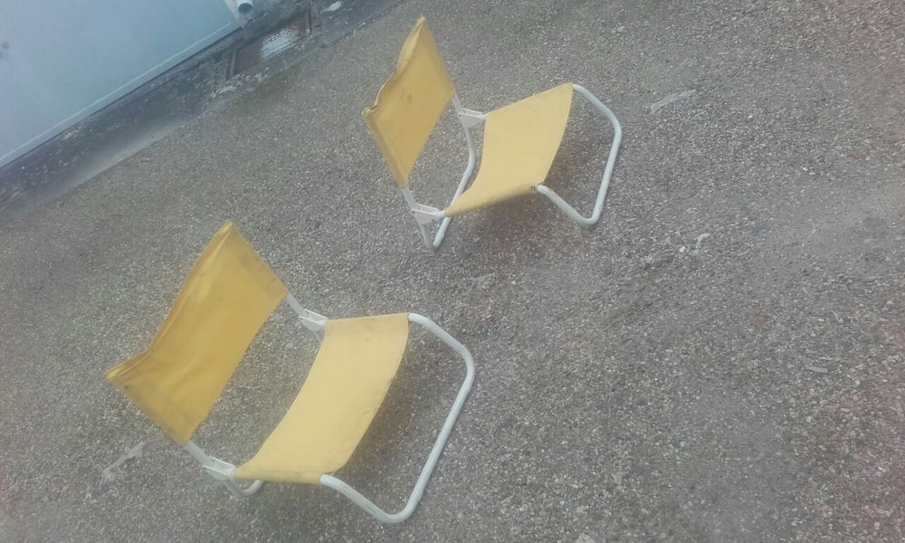 Des chaises de plage ou de jardin des maisons Jardin