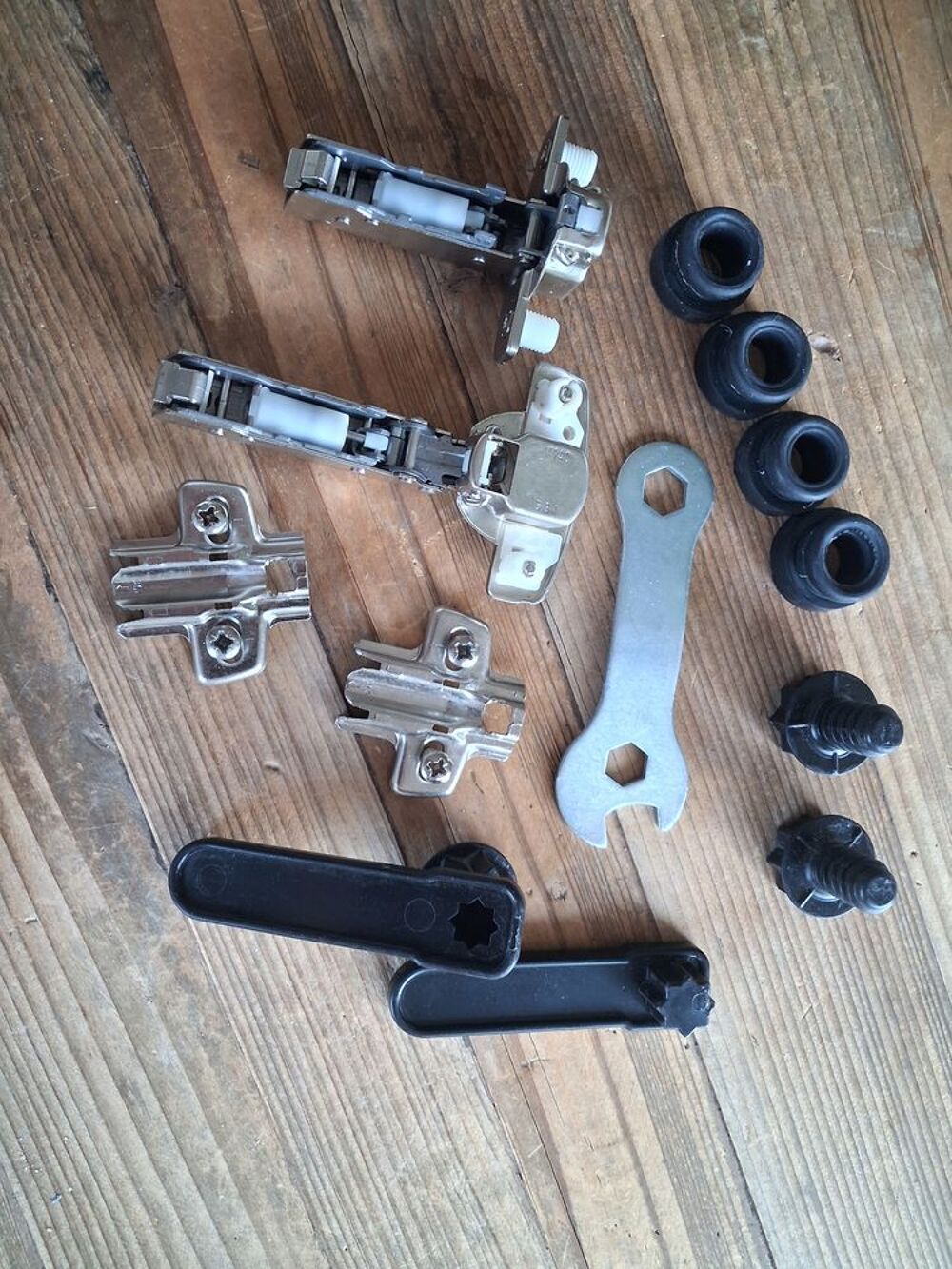 Lot quincaillerie 30 Pieces + divers Bricolage