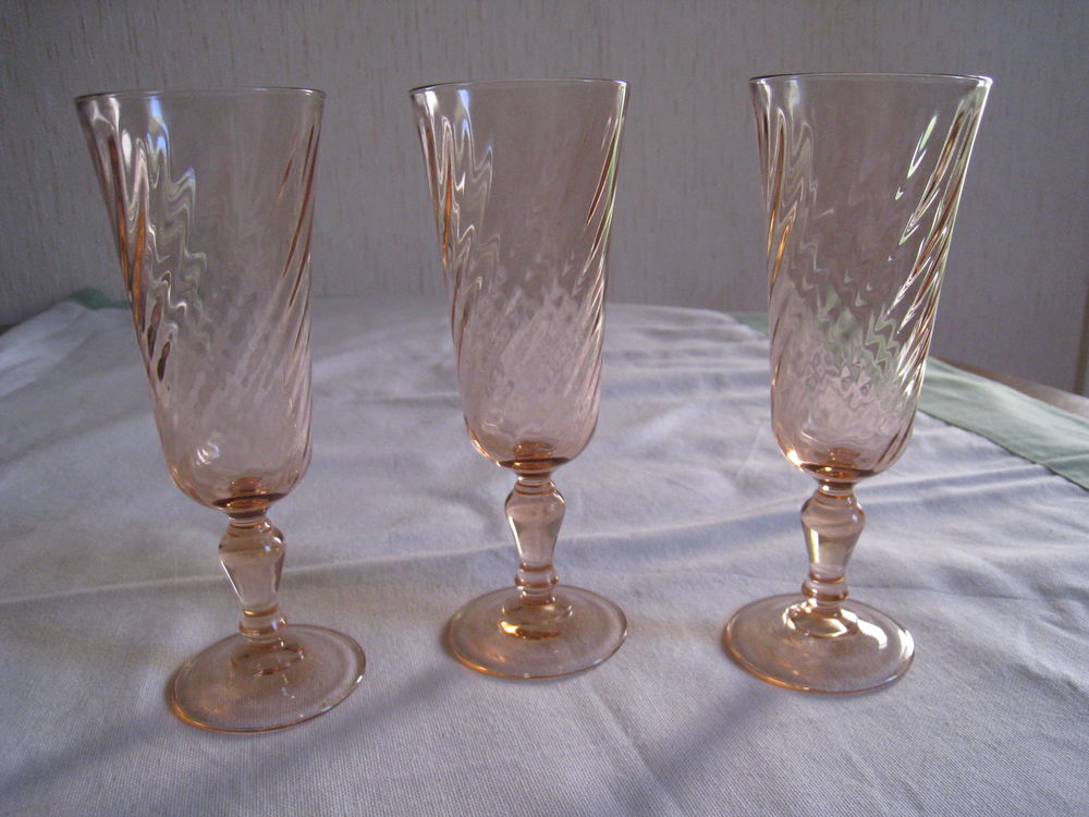 Fl&ucirc;tes &agrave; champagne rosaline Luminarc 1970 Cuisine