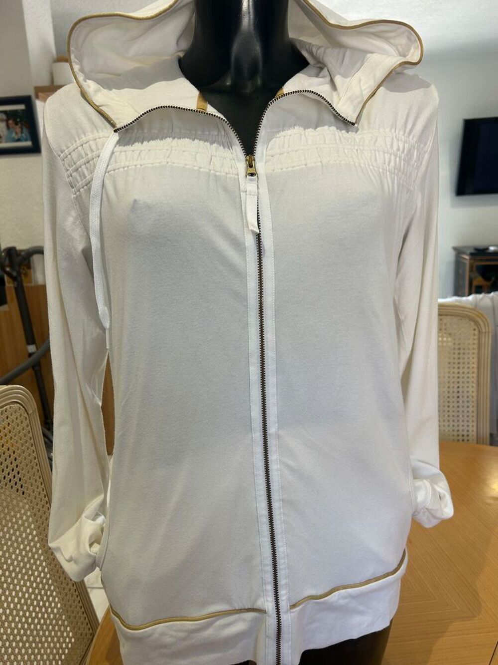 BLOUSON SPORT A CAPUCHE MARQUE PUMA BLANC Vêtements
