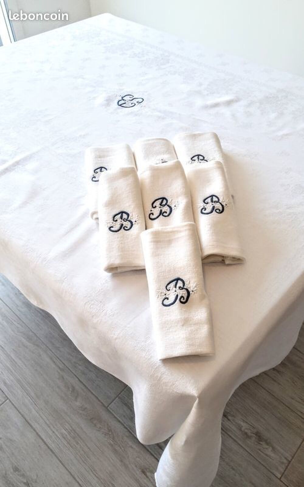 Belle nappe ancienne brod&eacute;e main et ses 10 serviettes Cuisine