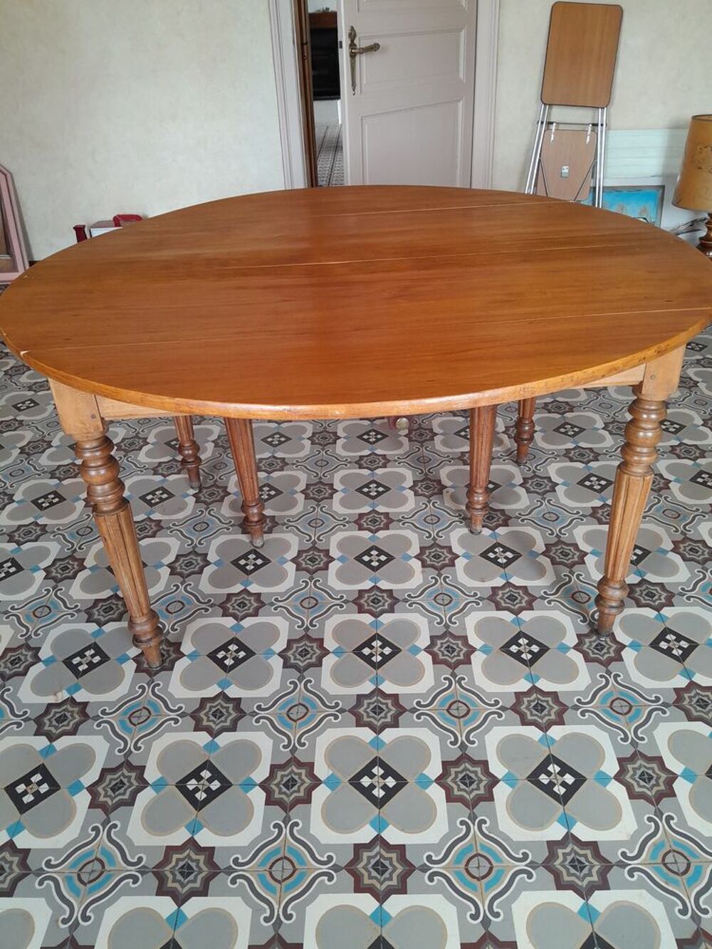 TABLE SALLE A MANGER EN NOYER Meubles