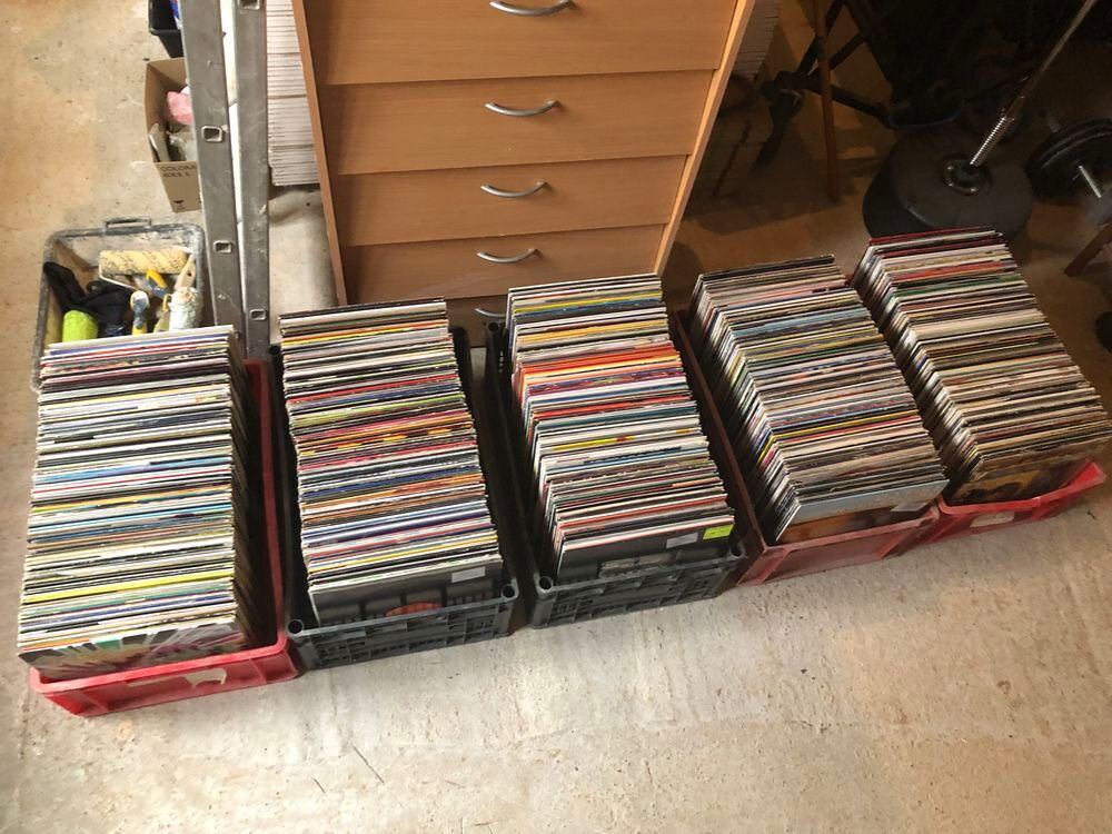 Lot de 2600 disques vinyles maxi 45 d'occasion . CD et vinyles