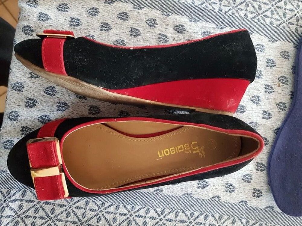 Chaussure rouge et noire petit n?ud devant petit talon compe Chaussures