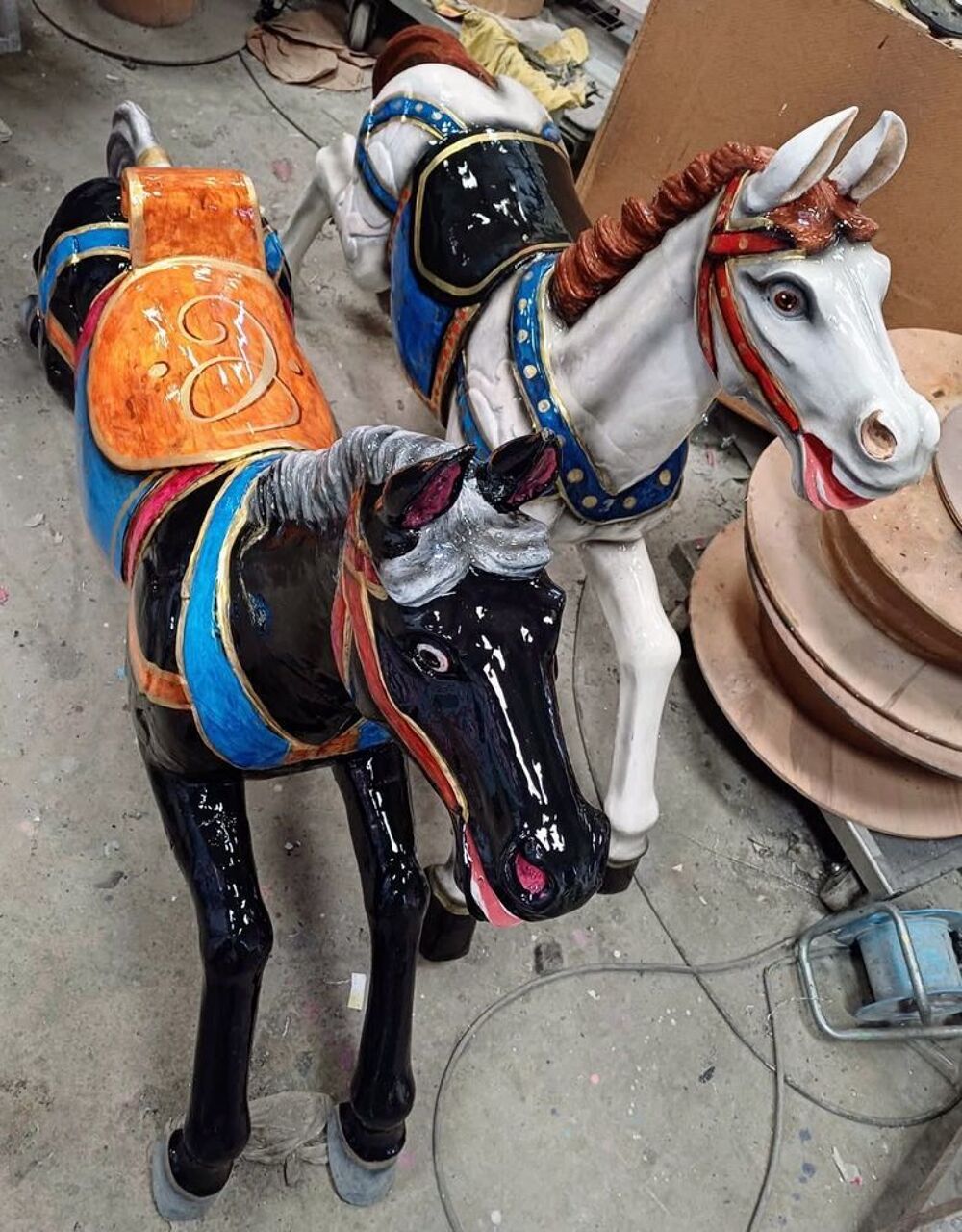 chevaux en bois de man&egrave;ge forain 