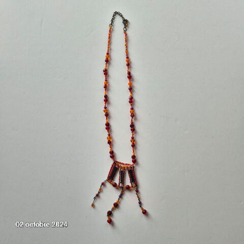 Collier fantaisie orientaliste en verre et métal de style ma 1 Saumur (49)