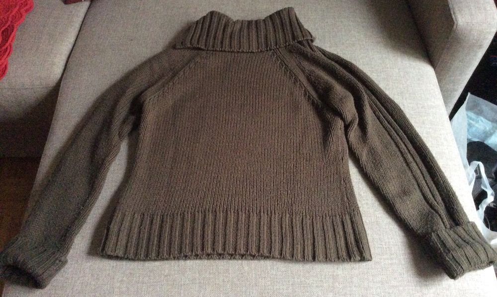 Pull marron col roul&eacute; &agrave; boutons (Etam) Vêtements