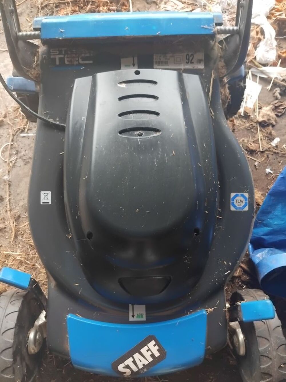 Tondeuse &eacute;lectrique avec 25 mettres de rallonges Jardin