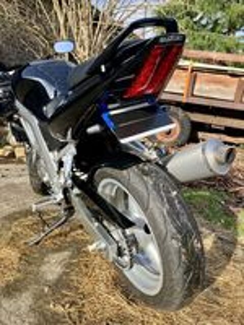SUZUKI 2004 occasion 16420 Brigueuil