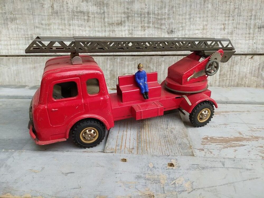 Ancien Camion de Pompier Jouet T&ocirc;le Joustra Jeux / jouets