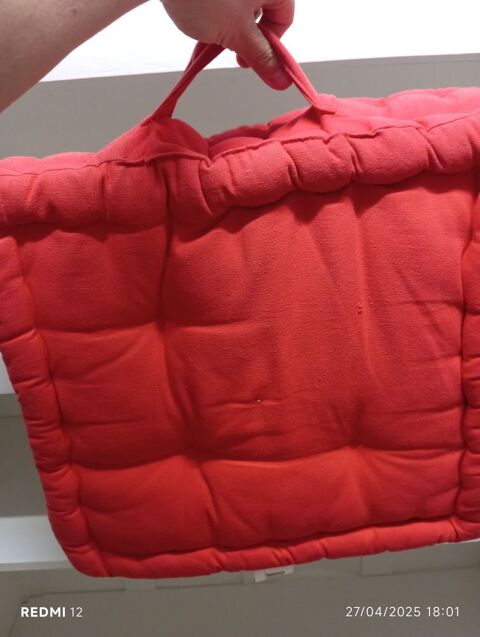 2 galettes : une rouge et une beige
20 Rouen (76)