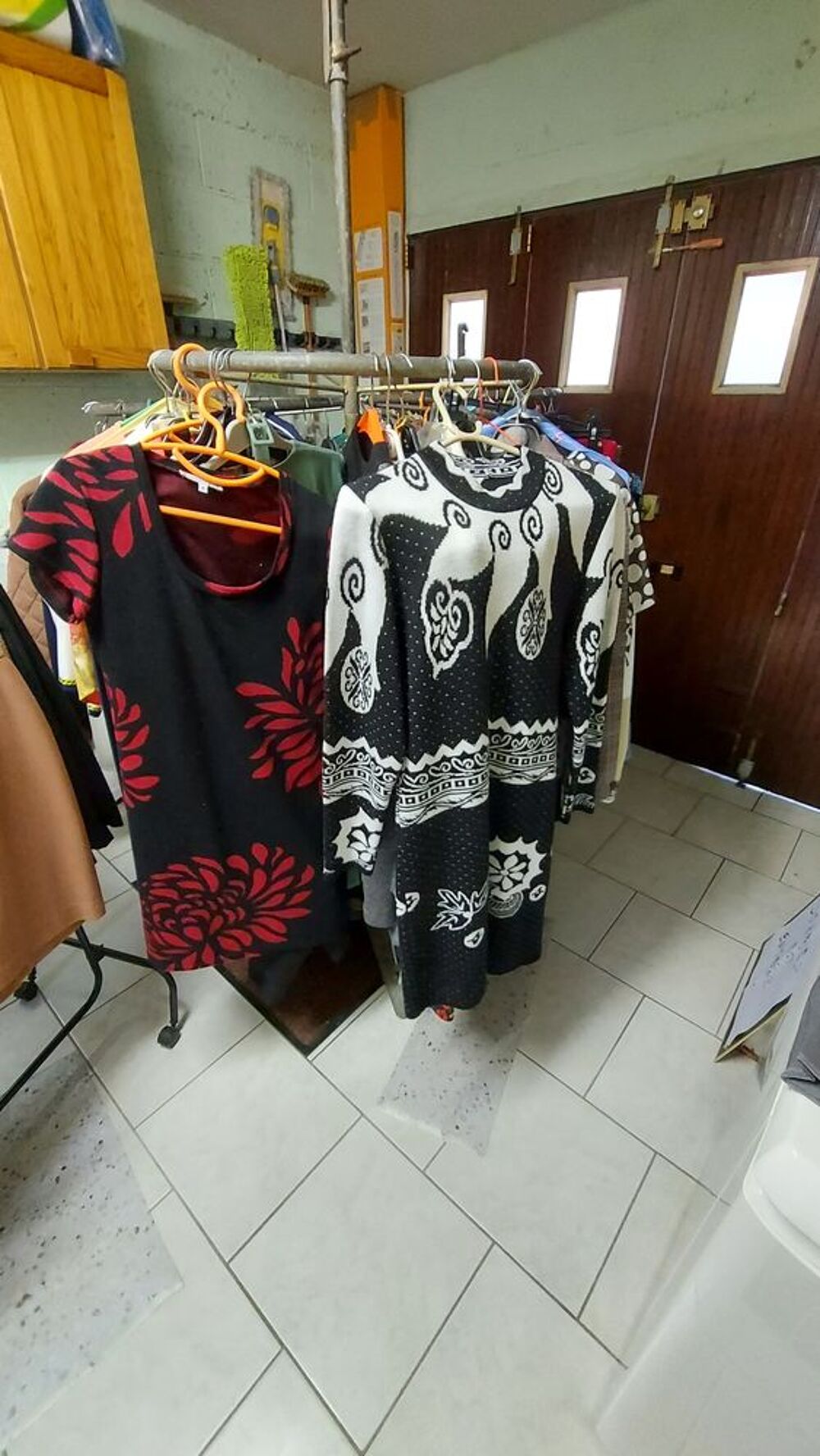 VIDE DRESSING POUR MAMIES.
LES 15 ET 16 OCTOBRE DE 10 H A 18 Vêtements