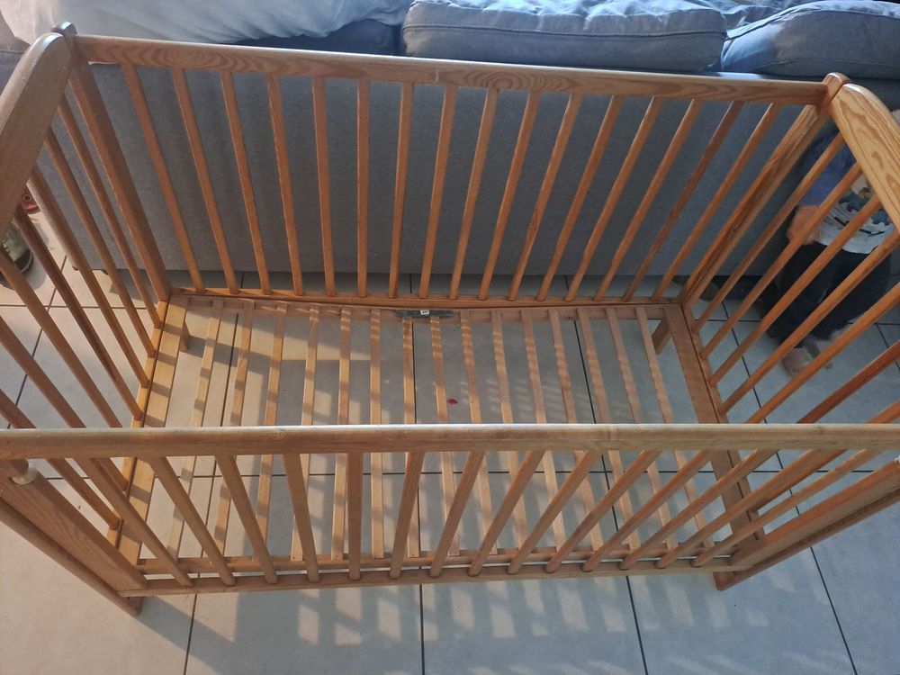 Lit &agrave; barreaux en bois Mobilier enfants