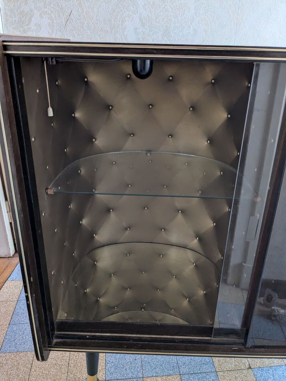 Meuble vitrine sur roulette Meubles