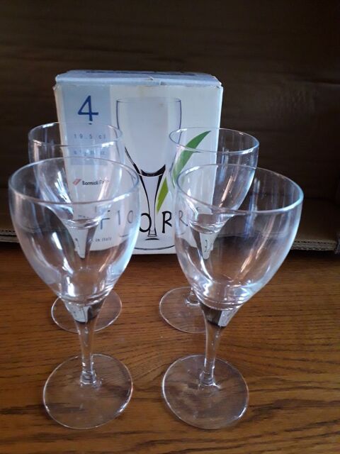 QUATRES VERRES FIORE 19, 5 CL NEUF J'AMAIS SERVI. 3 Fr�vent (62)