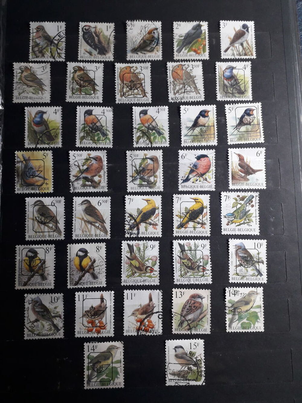 N&deg;.238 lot de 135 timbres de Belgique . 1€ 