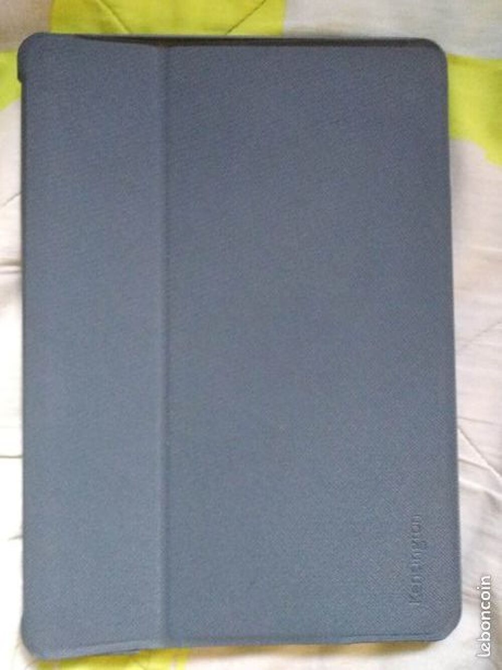 Coque Kesington Housse Tablette Samsung B1335A L24x17 Tlphones et tablettes