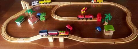 grand circuit en BOIS 62 pi�ces
12 Mirecourt (88)